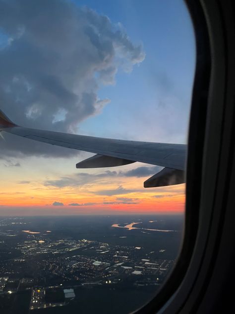 flight, plane, sunset, new york, travel, view, window seat, plane picture Vision Board Study, Plane Window View, Airplane Window View, Plane Photos, Plane Window, Motivation Study, Vision Board Images, Airplane Wallpaper, Airport Aesthetic