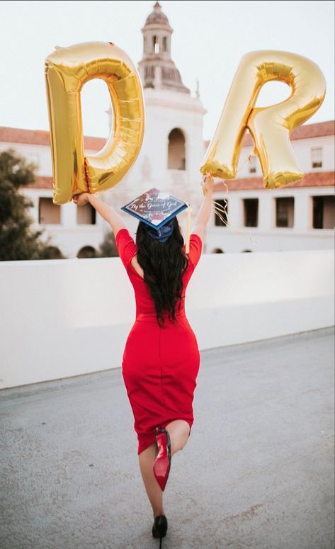 Graduation Outfit Ideas Doctor, Pharmacy Graduation Photoshoot, Dr Photoshoot Ideas, Doctors Graduation Pictures, Psyd Graduation Party, Phd Graduation Outfit Ideas, Pharmacy School Graduation Party Ideas, Graduation Photoshoot Doctorate, Doctorate Graduation Party Ideas