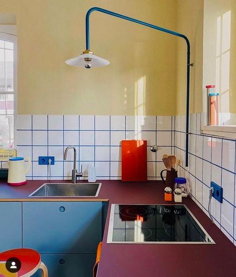 Bauhaus Kitchen, Bauhaus Colors, Ideas Handmade, Home Decoration Ideas, Japanese Interior, Cafe Interior, Kitchen Colors, Retro Kitchen, Interior Inspo