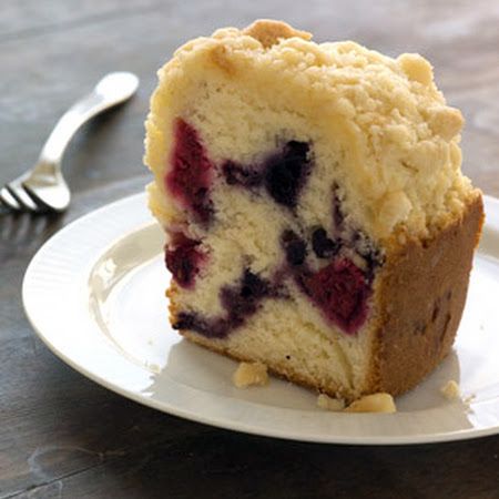 Starbucks Copycat Recipe: Very Berry Coffee Cake Berry Coffee Cake, Blueberry Buckle Recipe, Blueberry Crumb Cake, Blueberry Buckle, Crumb Cake Recipe, Blueberry Coffee, Blueberry Coffee Cake, Coffee Cake Recipe, Copycat Starbucks Recipes