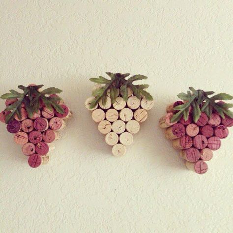 Wine Cork Diy Crafts, Wine Cork Projects, Recycled Wine Corks, Cork Crafts Diy, Wine Cork Diy, Wine Cork Art, Wine Christmas, Cork Ornaments, Cork Projects