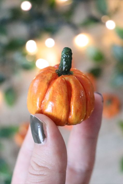 How to make air dry clay pumpkins- Happy October! DIY Autumn Halloween decor Fimo, Air Dry Clay Pumpkins, October Diy, Make Air Dry Clay, Clay Pumpkins, Pumpkins Diy, Clay Moulding, Halloween Clay, Diy Air Dry Clay