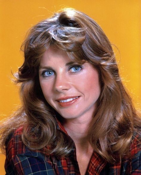 Jan Smithers, who played Bailey Quarters in WKRP in Cincinnati.  I loved this quote about how she was cast: "Creator Hugh Wilson said that despite Smithers' lack of experience (she had never done a situation comedy before), she was perfect for the character of Bailey as he had conceived her: "Other actresses read better for the part," Wilson recalled, "but they were playing shy. Jan was shy." Jan Smithers, Dana Plato, Wkrp In Cincinnati, Top Tv Shows, Queen Costume, Amanda Bynes, Classic Actresses, Celebrity Portraits, Real Beauty