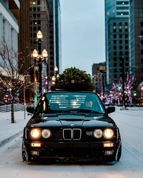 Bmw Christmas, Classic Bmw, Winter Wonderland Decorations, Christmas Car, German Cars, Bmx, Winter Wonderland, Classic Cars, Bmw Car