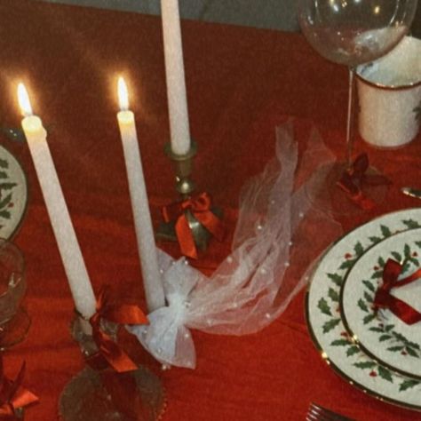 Dash of Darling Party Co on Instagram: "Vintage holiday parties with bows❣️ some fun little detail shots of this intimate christmas party we were recently apart of 🎁" Christmas Idea Photoshoot, 1950s Holiday Party, Cozy Vintage Christmas Aesthetic, Vintage Christmas Party Aesthetic, 60s Christmas Party, Nostalgic Christmas Party, 1960s Christmas Party, Christmas Party Vibes, Vintage Christmas Party Ideas