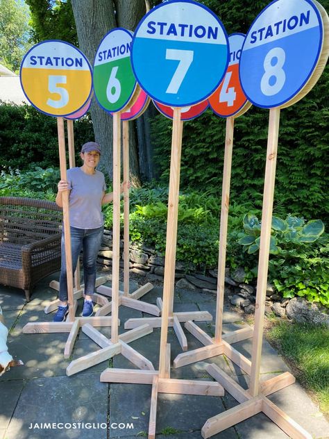 Free Standing Signs Diy, How To Make A Stand For A Sign, How To Make A Sign Stand, Diy Pvc Sign Stand, Diy Stand For Sign, Diy Hanging Sign Stand, Event Signage Ideas, Diy Standing Sign, Sign Holder Stand Diy