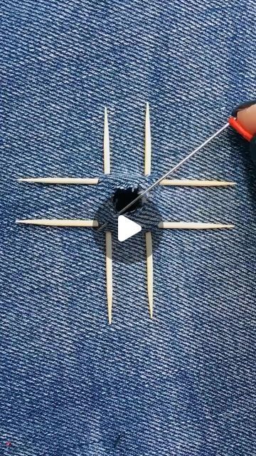 Denim Scraps, Denim Repair, Easy Diy Clothes, Diy Clothes Hacks, Sewing Jeans, Mending Clothes, Sewing Easy Diy, Diy Clothes And Shoes, Green Converse