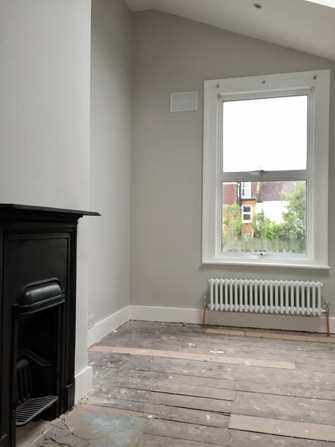 Farrow and Ball - Ammonite Cornforth White Bedroom, Ammonite Farrow And Ball, Cornforth White Living Room, Farrow And Ball Bedroom, Farrow And Ball Living Room, Grey And White Bathroom, Cornforth White, Living Colors, Deco Champetre