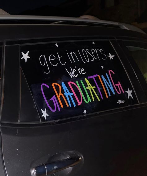 Graduate Car Decoration Marker, Funny Senior Car Decorating Ideas, Car Decorations Graduation, Decorated Senior Cars, Car Window Graduation Ideas, Senior Things 2024, Senior Year Graduation Party, Senior Car Drawing Ideas, Car Writing On Windows For Graduation