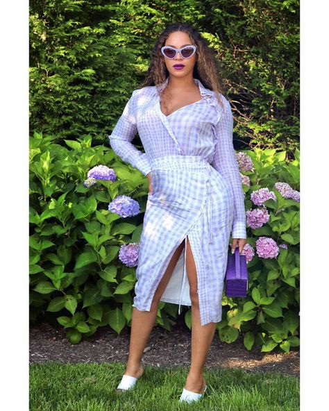 Beyoncé Fans Convinced She's Pregnant After Spotting 'Clues' In Her New Photos - Capital XTRA Beyonce Pregnant, Beyonce Instagram, Beyonce Fans, Beyonce Knowles Carter, Beyonce Style, Beyoncé Giselle Knowles-carter, Beyoncé Giselle Knowles, Naija Fashion, Black Parade