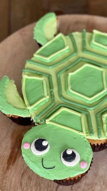 Pastel, Sea Turtle Pull Apart Cupcakes, Turtle Pull Apart Cupcakes, Cupcake Cakes Pull Apart Dinosaur, Sea Turtle Cupcakes Ideas, Turtle Cupcake Cakes Pull Apart, Sea Turtle Cupcake Cake, Turtle Pull Apart Cupcake Cake, Ocean Pull Apart Cupcakes