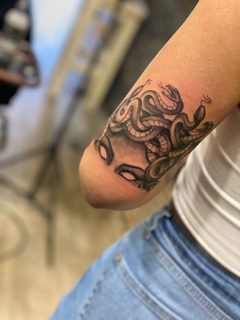 Medusa Tattoo Design, Forearm Tattoo Women, Medusa Tattoo, Greek Tattoos, Leg Tattoos Women, Stylist Tattoos, Thigh Tattoos Women, Discreet Tattoos, Sleeve Tattoos For Women