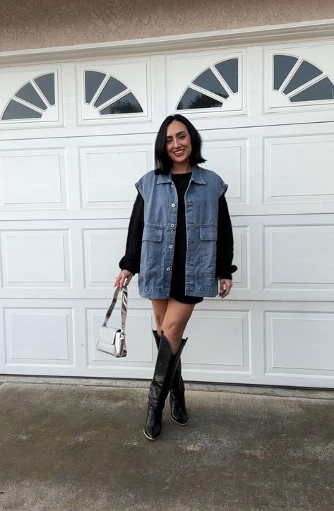 Winter outfits Outfit ideas Style Pretty outfits Oversized Denim Vest Outfit Fall, Long Jean Vest Outfits, Oversize Denim Vest Outfit, Oversize Vest Outfit, Jean Vest Outfits Winter, Black Jean Vest Outfit, Oversized Jean Vest Outfits, Cold Dress Outfit, Dress With Vest Outfit