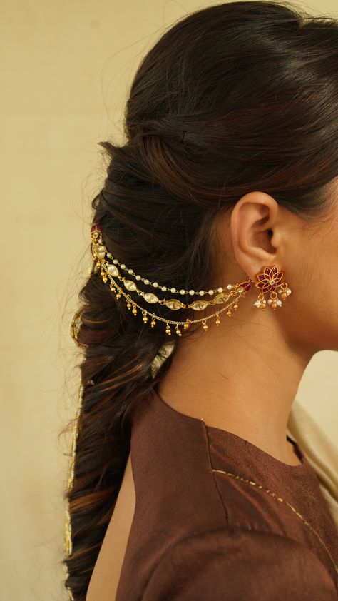 Indian Gold Hair Accessories, Gold Earring Indian, Jewellery For Wedding Indian, Earring With Hair Chain, Ear Chains Indian Gold, Ear Chain Traditional, Gold Aesthetic Jewelry, Ear Accessories Jewelry, Earring Traditional