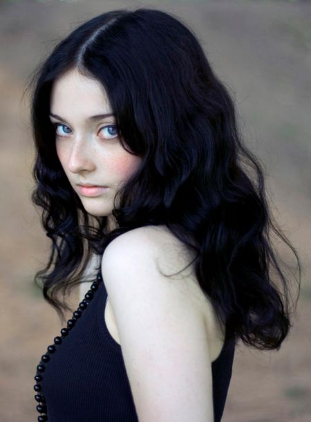 Vertina Black Hair White Skin, Black Hair And Blue Eyes, Black Hair Pale Skin, Alissa Salls, Pale Skin Makeup, Hair Pale Skin, Black Hair Blue Eyes, Jet Black Hair, Winter Typ