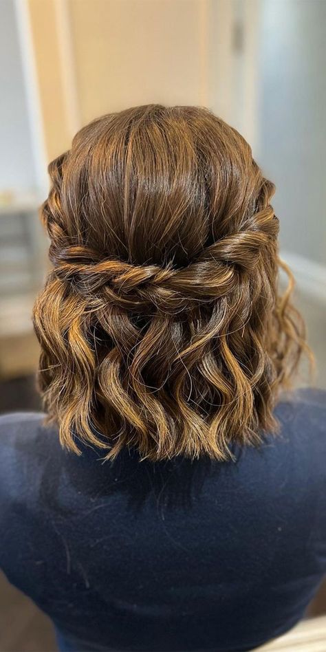 Prom Hairstyles Half Up Half Down Short Hair, Short Hair Hairstyles For Curly Hair, School Ball Hairstyles, Straight Short Hairstyles For Prom, Debs Hairstyles Short Hair, School Dance Hairstyles Half Up, Gala Hair Short, Half Up Half Down Hair Prom Short, Half Up Prom Hair Short