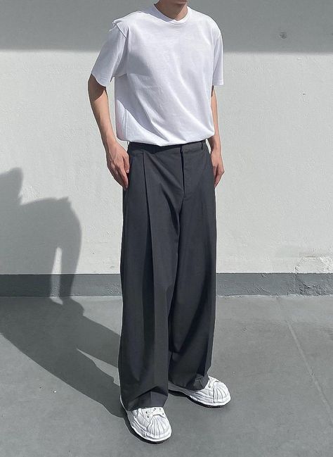 Femenine Outfits Men, Japanese Casual Outfits Men, Manslut Shirt, Trouser And White Shirt, Black Pants White Shirt, Baggy Trousers Outfit, Uggs Outfit Winter, Baggy Clothes Outfit, Trousers Outfit Men