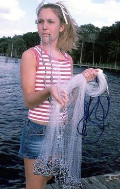 How to throw a cast net #saltwaterfishing  How to throw a cast Saltwater Fishing Gear, Fishing Basics, Cast Nets, Fishing 101, Fishing For Beginners, Salt Water Fishing, Fly Fishing Tips, Bass Fishing Tips, Fishing Rigs