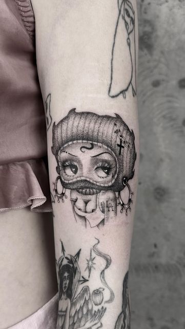 Laura May on Instagram: "betty in a bally <3 #bettybooptattoo #londontattoo" Pin Up Tattoos For Women, It Tattoo Design, Betty Boop Tattoo Ideas, Lipstick Tattoo, Betty Boop Tattoo, Angel Tattoo For Women, Cartoon Tattoo Ideas, Betty Boop Tattoos, Lipstick Tattoos