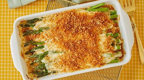 Baked Asparagus au Gratin Leek Gratin, Recipe Asparagus, Asparagus Casserole, Baked Green Beans, Au Gratin Recipes, Wisconsin Cheese, Baked Asparagus, Roast Dinner, Cabbage Soup