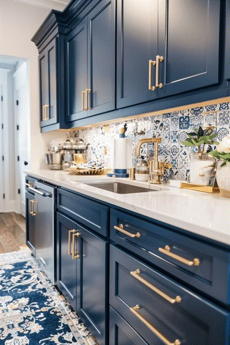 Blue Cabinet White Countertop, Navy Blue White And Gold Kitchen, Navy Blue And White House Interior, White Blue Backsplash, Blue Backsplash Kitchen White Cabinets, Blue Cabinets Gold Hardware, Kitchen Ideas Navy, Navy Gold Kitchen, White Kitchen Gold Accents