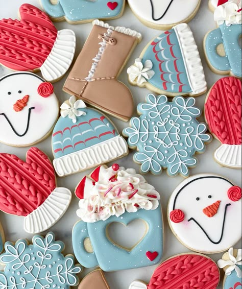 #cookies #winter Winter Cookies Decorated, Winter Sugar Cookies, Bakery Inspiration, Royal Cookies, Decorating Icing, Cookies Icing, Home Bakery Business, Cake Decorating Icing, Chocolate Crafts