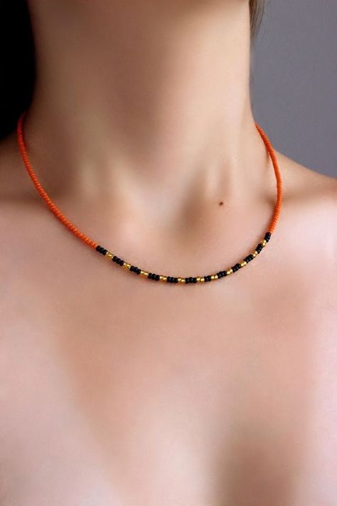 Handmade Necklaces Diy, Diy Earrings Dangle, Yellow Beaded Necklace, Minimalistic Necklace, Seed Beads Necklace, Jewlery Necklace, Mens Beaded Necklaces, Diy Beaded Rings, Beads Choker