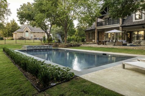 Achieve seamless integration of grass and pool in your backyard. Inspired by the Patrician Project, this design creates a harmonious and inviting outdoor space. #SeamlessDesign #GrassEdgedPool #GrassLinedPool #OutdoorLiving Backyard Oasis Pool, Pool Design Backyard, Pool Natural, Pool Surround, Grass Edging, Oasis Pool, Living Pool, Design Backyard, Pool Design