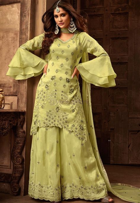 Flaunt your majestic beauty with these drop-dead gorgeous sharara suit designs. #shararadesigns #bride Umbrella Sleeves, Sharara Suit Designs, Plazzo Suit, Latest Salwar Kameez Designs, Gharara Suits, Plazzo Suits, Sharara Designs, Suit Green, Frock Style