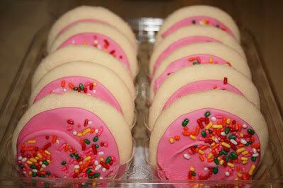 People Are Actually Fighting Over These Grocery Store Sugar Cookies Lofthouse Sugar Cookies Recipe, Lofthouse Sugar Cookies, Lofthouse Cookies, Best Cookies Ever, Sugar Cookie Frosting, Soft Sugar Cookies, Sugar Cookies Recipe, Tea Cakes, Cookie Desserts