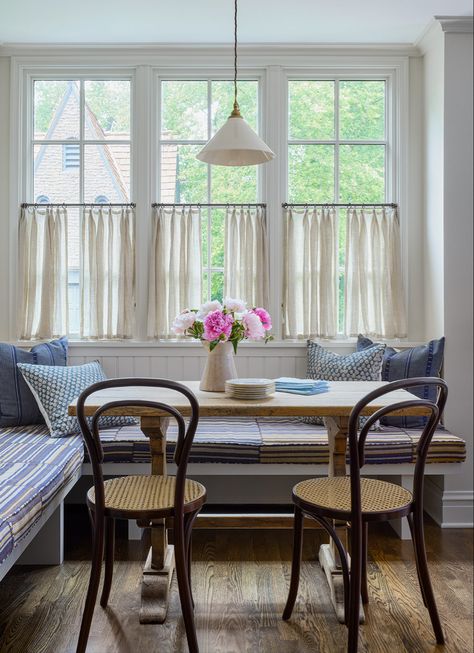 Breakfast Nook With Cafe Curtains, Cafe Curtain Breakfast Nook, Cafe Style Dining Table, Cafe Curtains Big Window, Cafe Curtain Bay Window, Breakfast Nook Cafe Curtains, Cafe Curtains In Dining Room, Cafe Curtains Large Window, Cafe Curtain Living Room