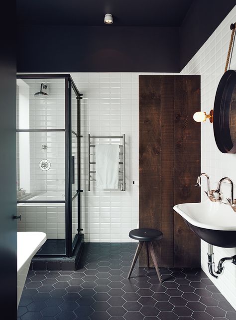 Modern design moves, from creative tile to freestanding tubs, define these sleek bathrooms. White Bathroom Inspiration, Black And White Tile, Bilik Air, Standing Shower, Industrial Bathroom, Bad Design, Tile Flooring, Interior Design Magazine, Bathroom Renos