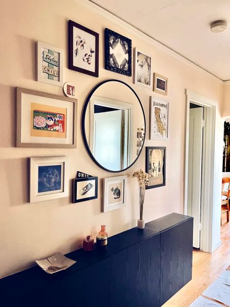 Picture Wall Layout, Condo Art, Home Ideas Kitchen, Cozy Diy, Home Drawing, Drawing Home, Bright Decor, Photo Wall Decor, Photo Wall Gallery