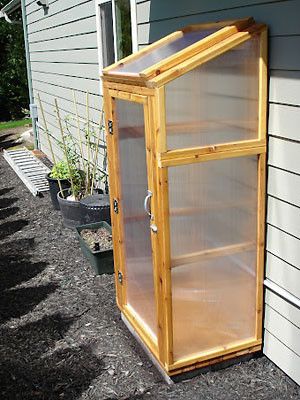 Cute Greenhouse, Diy Small Greenhouse, Diy Cold Frame, Cold Frame Diy, Cold Frame Greenhouse, Simple Greenhouse, Diy Greenhouse Plans, Outdoor Greenhouse, Greenhouse Shed