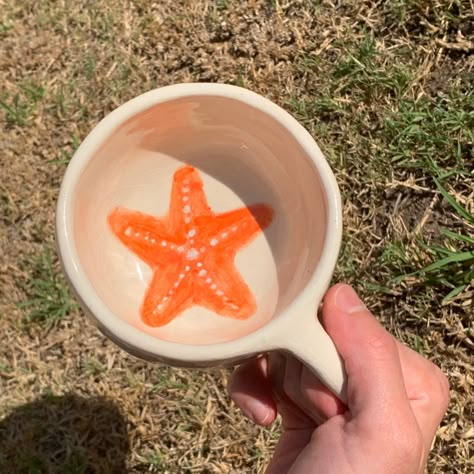 Pottery Painting Beach Ideas, Summer Mug Ideas, Starfish Mug, Starfish Pottery Painting, Beachy Ceramic Ideas, Beach Themed Pottery, Beachy Pottery Painting Ideas, Ocean Pottery Ideas, Beach Pottery Painting