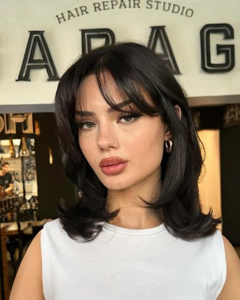 face framing curtain bangs, face framing bangs, haircut for chubby face, bangs for round face Round Face Small Forehead Haircuts, Haircuts With Short Bangs, Summer Haircut Ideas, Face Shape Hair, Halo Cut, Summer Haircut, Looks For Spring, Hair Inspiration Long, Layered Haircuts For Medium Hair