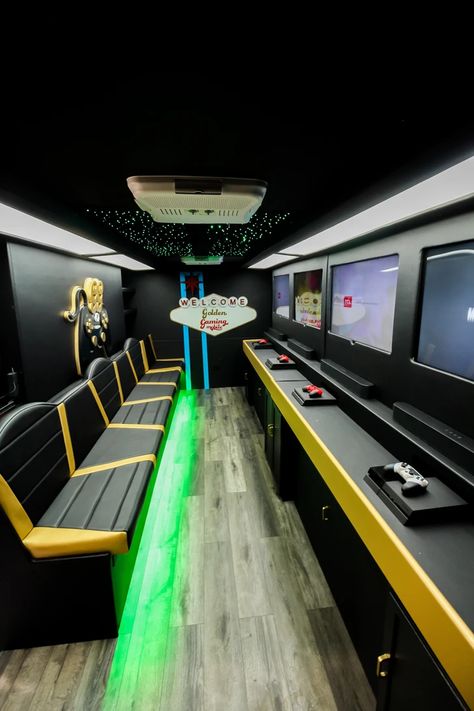 Cool Game Room Ideas, Cool Game Room, Modern Game Room, Game Room Ideas, Games Room Inspiration, Garage Game Rooms, Gaming Lounge, Home Theater Room Design, Gaming Center