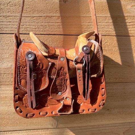 Brand New Beautiful Western Purse. Tooled Leather And Western Saddle Design Saddle Design, Tooled Leather Purse, Western Purses, Western Saddle, Tooled Leather, Leather Tooling, Design Color, Leather Purse, Leather Purses