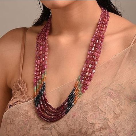 Beaded Jewelry Indian, Modern Pearl Necklace Design, Indian Pearl Necklace, Outfits Stylish, Pink Pearl Necklace, Pearl Necklace Designs, Necklace Indian, Antique Jewelry Indian, Indian Necklace