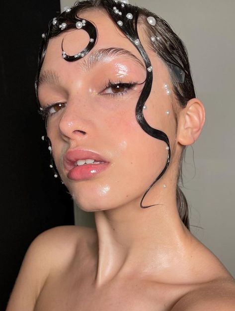 Makeup Looks Prom, Wet Look Hair, Competition Hair, Crystal Makeup, Runway Hair, Fresh Makeup, Vogue France, Editorial Hair, Face Jewels