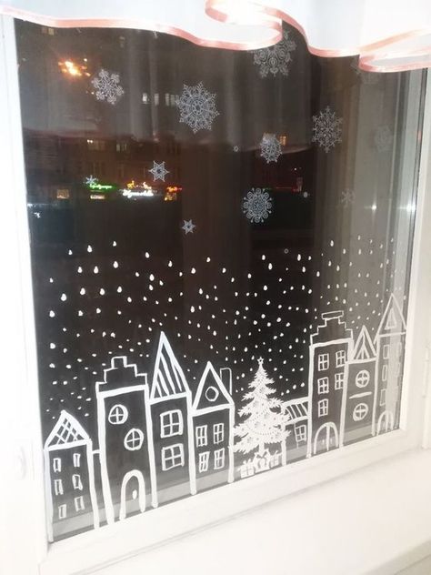 Christmas Windows Drawings, Chalk Pen Window Art Christmas, Window Drawing Christmas, Christmas Window Drawing, Classroom Window Decorations, Window Drawings, Christmas Shop Window, Jul Diy, Christmas Window Painting