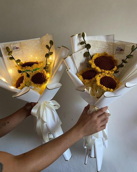 Crochet Flower Bouquet Sunflower, Crochet Sunflowers Bouquet, Sunflower Crochet Bouquet, Crochet Sunflower Bouquet, Sunflower Crochet Pattern, Flower Bouquet Tutorial, Crochet Projects Free, Crochet Bouquets, Bouquet Crochet