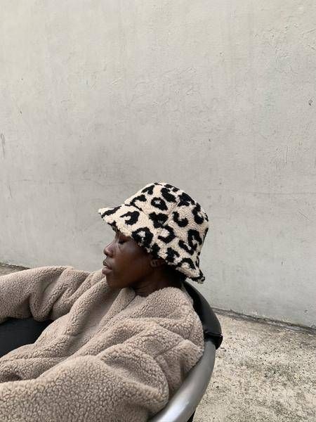 5 Winter Accessory Trends I'm Lowkey Buying on the Cheap | Who What Wear Cheetah Bucket Hat, Bucket Hat Hairstyles, Bucket Hat Aesthetic, Fuzzy Bucket Hat, Bucket Hat Fashion, Hat Aesthetic, Cold Weather Outfit, Simple Sweaters, Bucket Hat Black