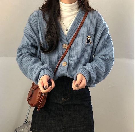 Freezing Winter Outfits, Cardigan Outfit Korean, Winter Outfits Cold Freezing, School Outfits Ideas, Winter Outfits Korean, Outfit Ideas Everyday, Korean Winter Outfits, Outfit Ideas For School, Outfit Ideas Winter