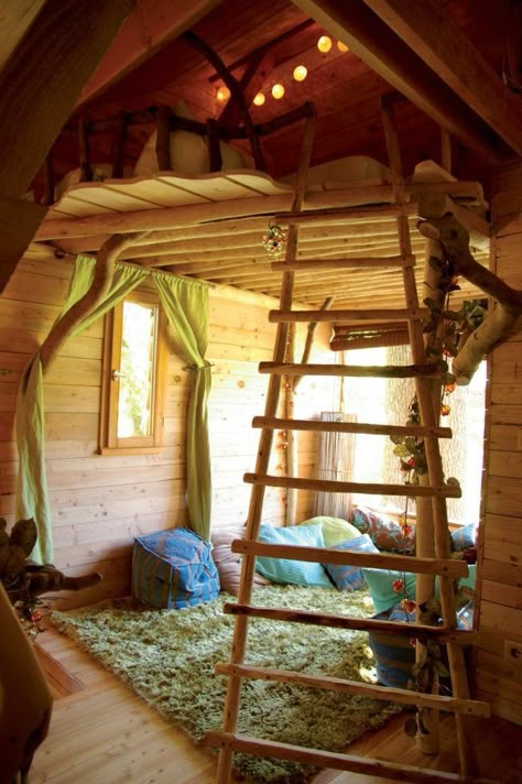 Tree house loft http://ift.tt/2icEt4u Tree House Interior, Beautiful Tree Houses, Koti Diy, Tree House Plans, Tree House Diy, Tree House Kids, Cool Tree Houses, Tree House Designs, House Loft