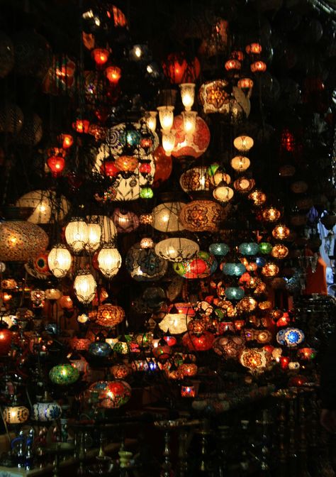 Istanbul Market, Sunken Living Room, Market Stall, Pretty Images, Promote Your Business, Pros And Cons, Video Marketing, Pretty Pictures, Build Your Own