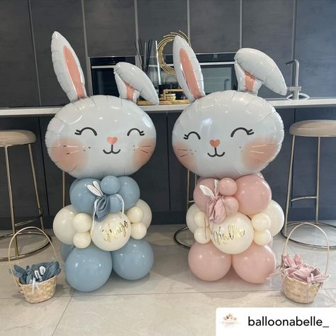 Easter Balloon Decor, Easter Theme Party, Balloon Bouquet Diy, Deco Ballon, Bunny Birthday Party, Baby Birthday Decorations, Bunny Party, Balloon Crafts, Balloon Ideas