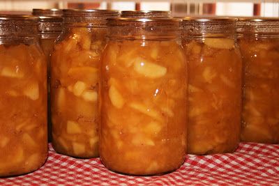 the farmers' wife: Amazing Chunky Applesauce Apples Canned, Chunky Applesauce Recipe, Apple Canning, Applesauce Recipes Canning, Chunky Applesauce, Applesauce Recipes, Apple Dapple, Canning Applesauce, Crab Apples