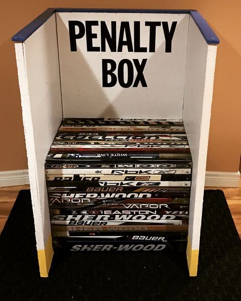 Penalty Box! Used broken sticks for the bench. Hockey Basement, Sports Furniture, Hockey Stick Furniture, Stick Tricks, Hockey Stick Crafts, Hockey Nursery, Hockey Diy, Hockey Shot, Hockey Decor