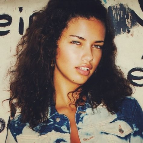 theyloveadrianalima:  “Adriana Lima with her natural hair  ” Adriana Lima Hair, Lima Model, Adriana Lima Young, Korean Beauty Secrets, Most Beautiful Images, Victorias Secret Models, Mötley Crüe, Victoria Secret Angels, Adriana Lima